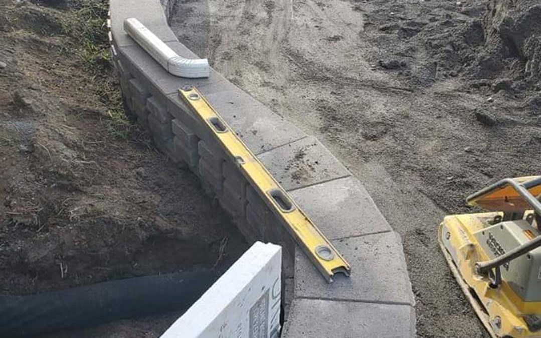 construction of interlocking stone retaining wall