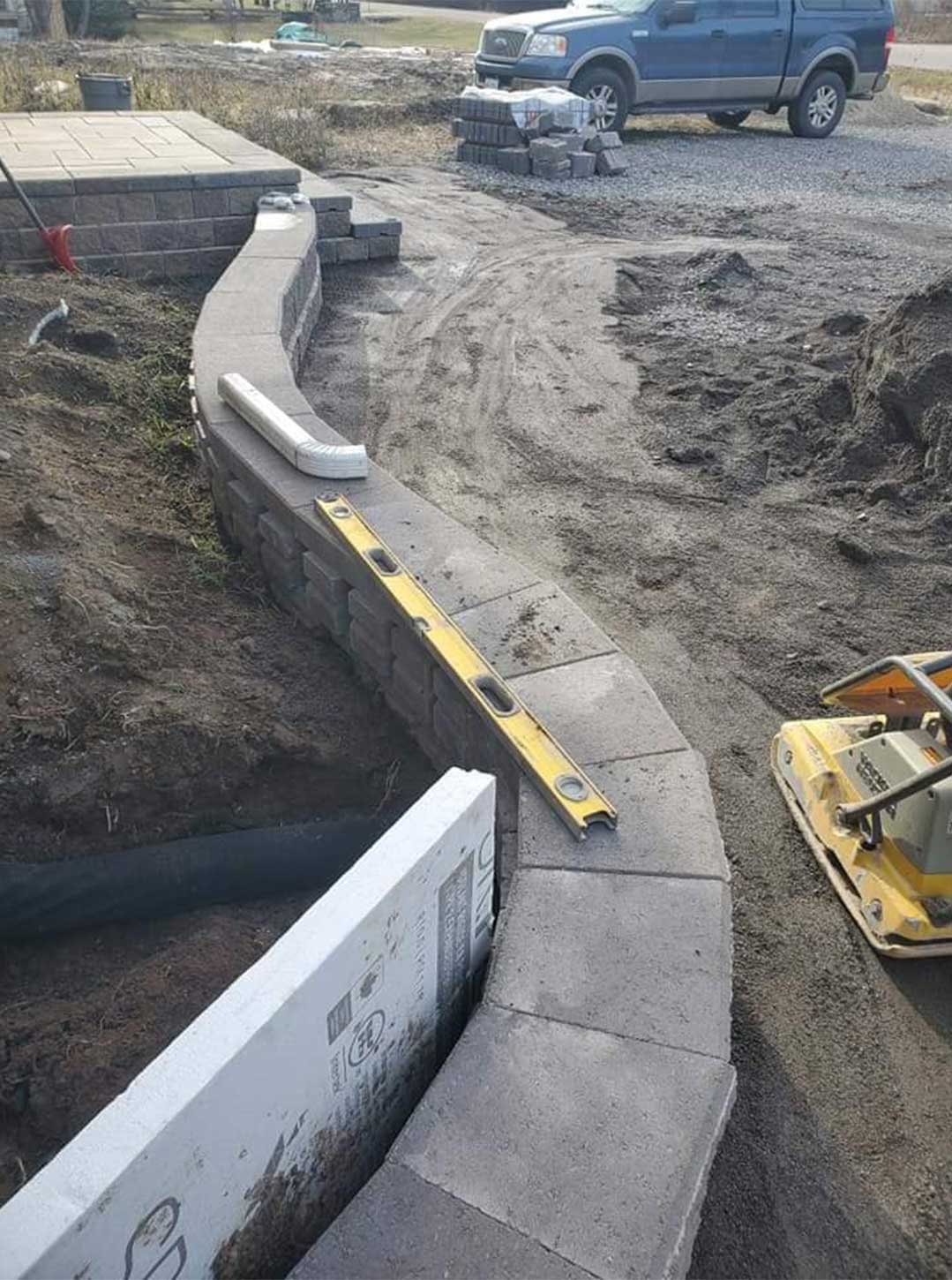 construction of interlocking stone retaining wall